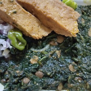 plat vegetalien Bénin: Sauce légumes et fromages de soja